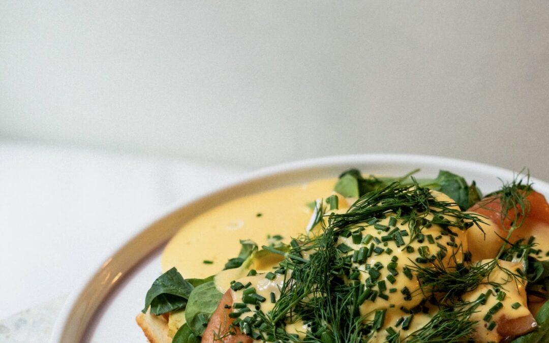 Jajko Hemingwaya na gofrze – śniadania Kraków | Lastriko Bistro