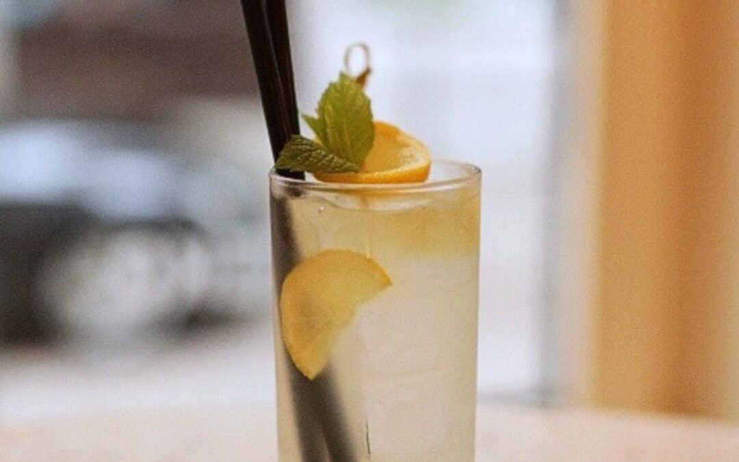 Koktajl Bar w Centrum Krakowa – Tom Collins i Sztuka Klasyki w Lastriko